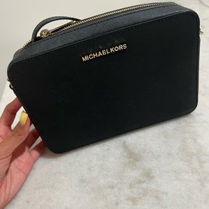 Michael Kors JetSet Crossbody Bag